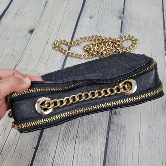 BIG BUDDHA | faux leather woven stitch design convertible gold chain strap purse - Picture 5 of 14